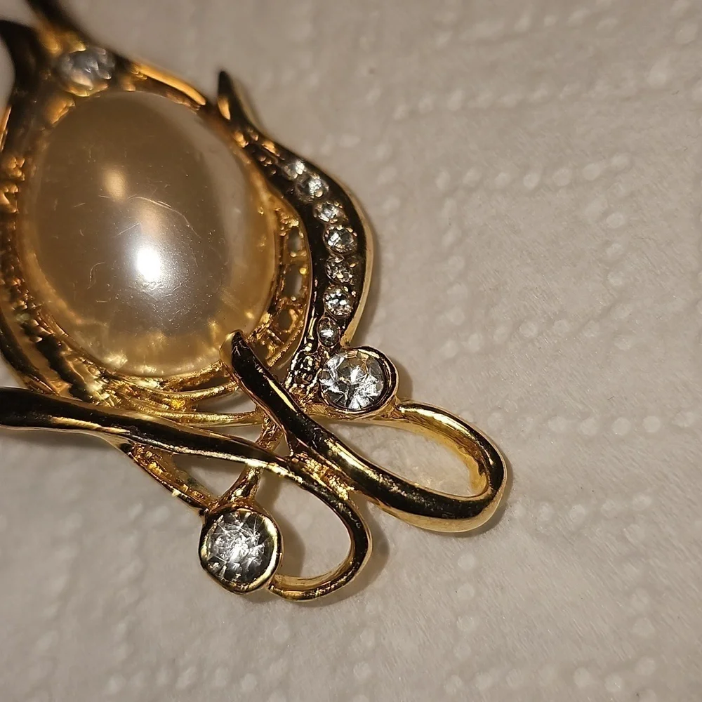 Beautiful Brooch with Gem Stones and Rhinestones